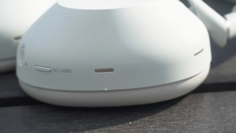 Sony WH-1000XM6 Kopfhörer in der Nahaufnahme, mit Fokus auf hochwertige Klangqualität und Unterstützung moderner Audio-Codecs