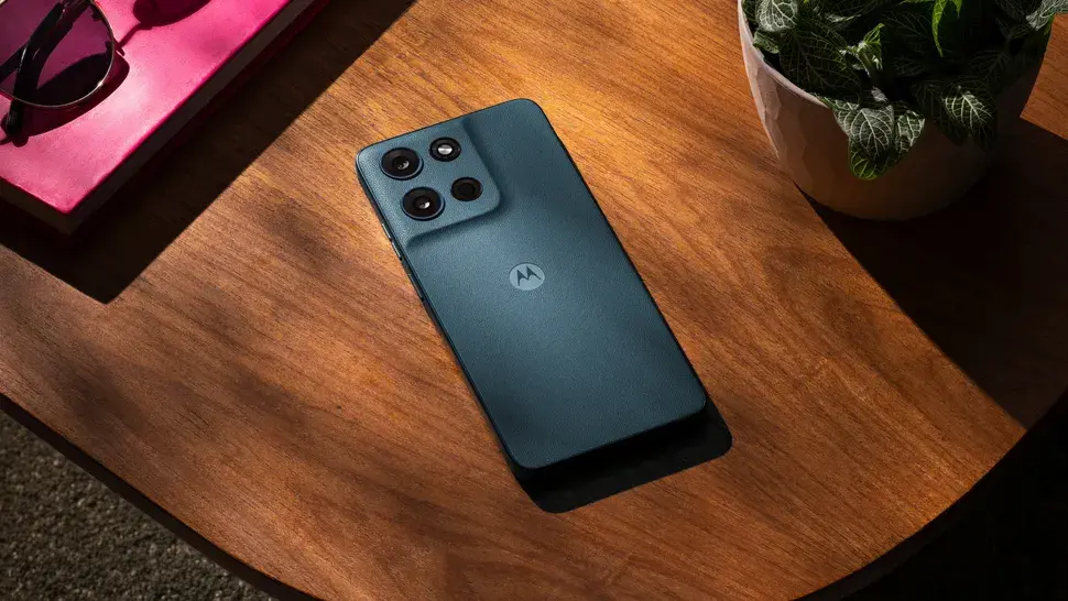 Abbildung des Moto G Play 2026, einem preiswerten Android-Smartphone mit großem Display und langlebigem Akku.