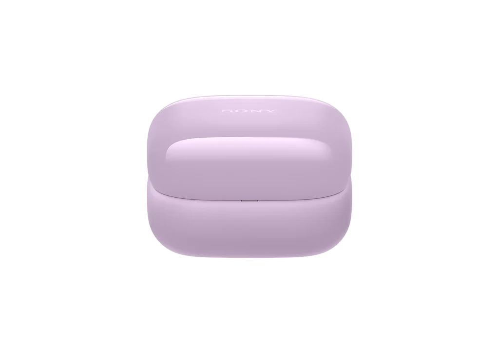 Sony LinkBuds Clip (WF-LC900) Open-Ear-Kopfhörer in der Farbe Schwarz während des Tests.