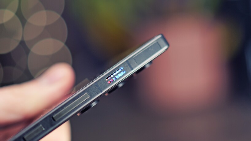 Vorderansicht des RedMagic 11 Air mit nahezu randlosem 6,85 Zoll Display ohne Notch